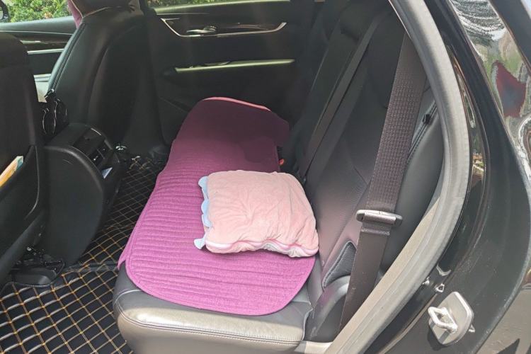 Used Cadillac XT5 2018 28T Four-Wheel Drive Luxury Model Left Rear Seat