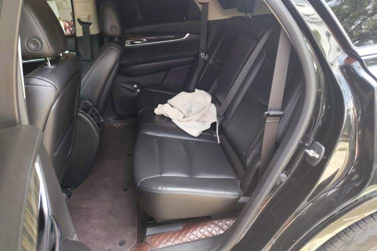 Used Cadillac XT5 2018 28T Four-Wheel Drive Luxury Model Left Rear Seat