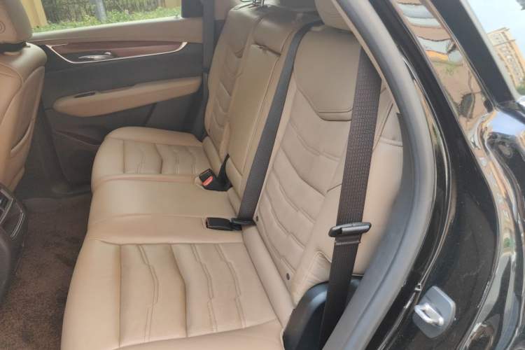 Used Cadillac XT5 2018 28E 4x4 Platinum Edition Left Rear Seat