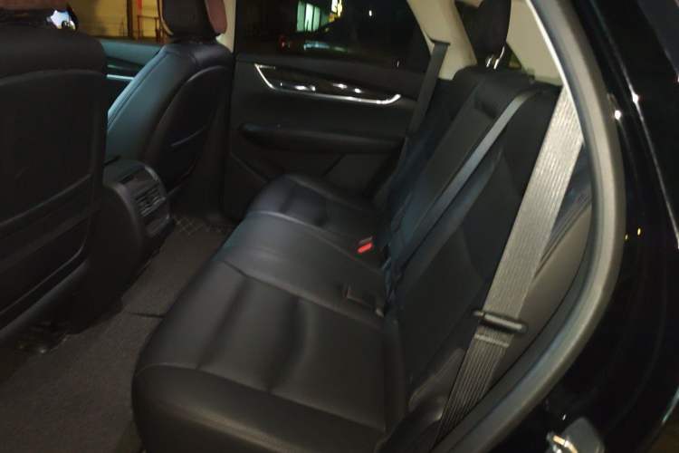 Used Cadillac XT5 2018 25T Luxury Model Left Rear Seat