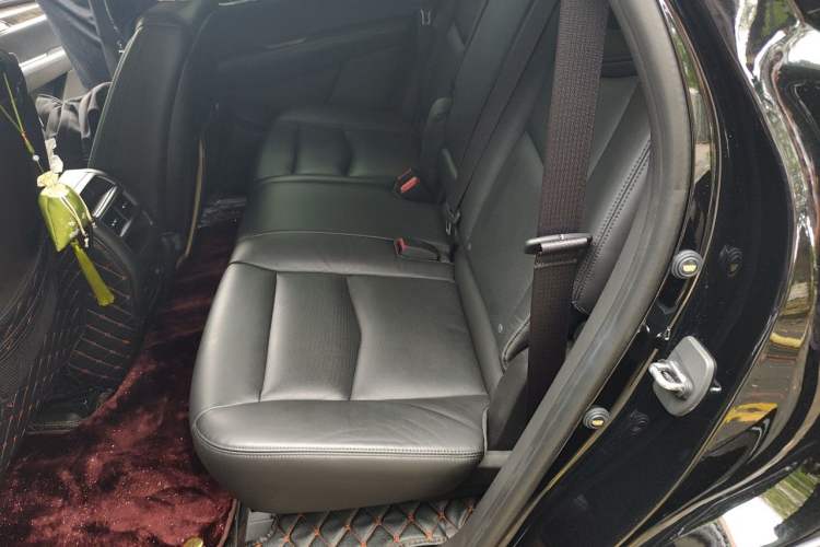 Used Cadillac XT5 2018 28T Four-Wheel Drive Luxury Model Left Rear Seat