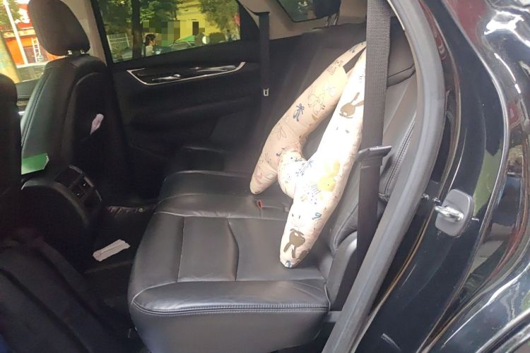 Used Cadillac XT5 2018 28T Four-Wheel Drive Luxury Model Left Rear Seat