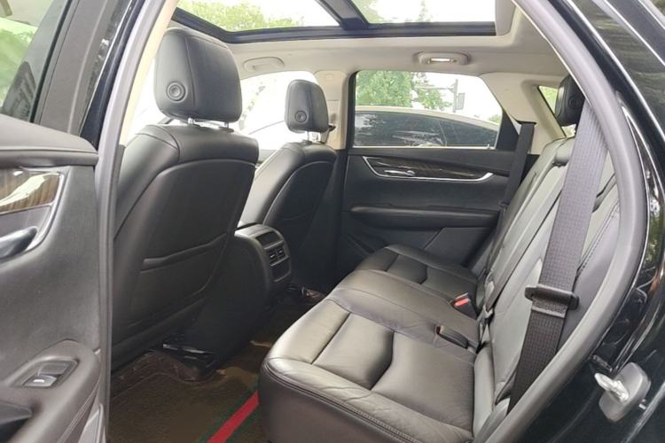 Used Cadillac XT5 2018 28T Four-Wheel Drive Luxury Model Left Rear Seat