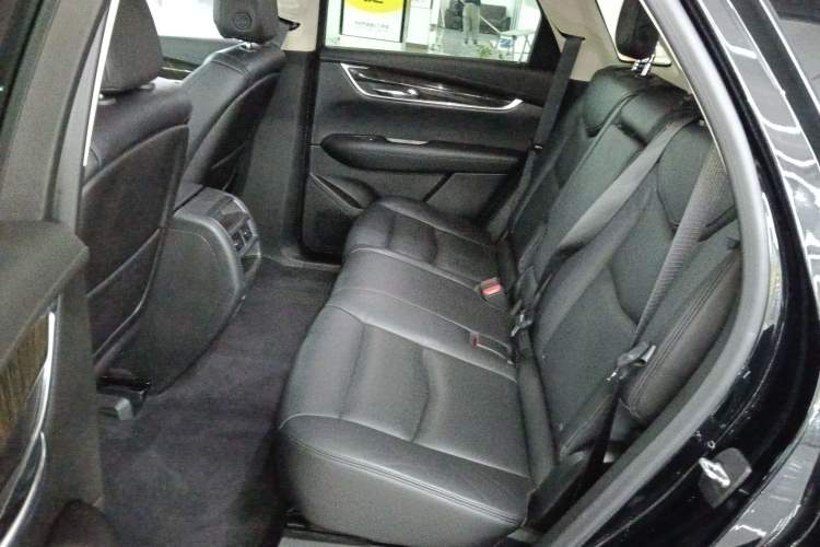 Used Cadillac XT5 2018 25T Luxury Model Left Rear Seat
