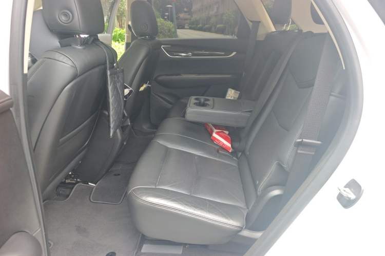 Used Cadillac XT5 2018 28T Four-Wheel Drive Luxury Model Left Rear Seat