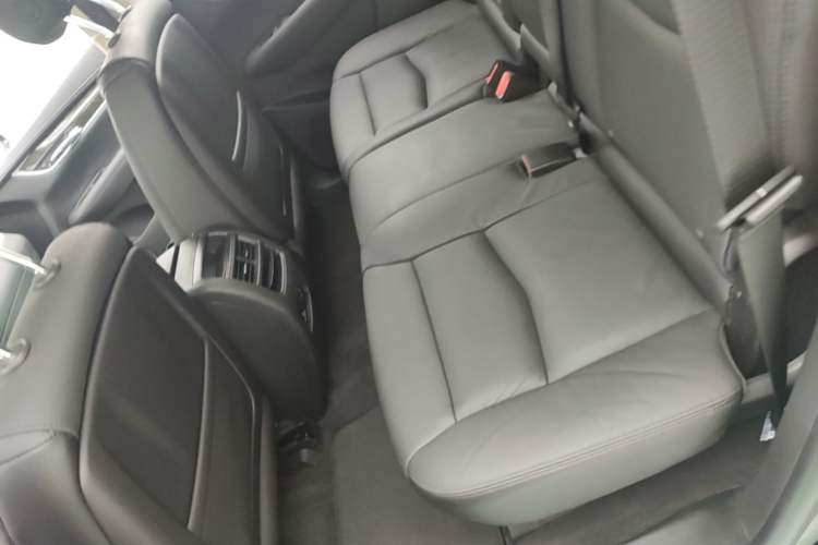 Used Cadillac XT5 2018 28T Four-Wheel Drive Luxury Model Left Rear Seat