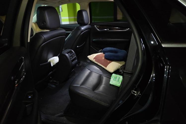 Used Cadillac XT5 2018 28T Four-Wheel Drive Luxury Model Left Rear Seat