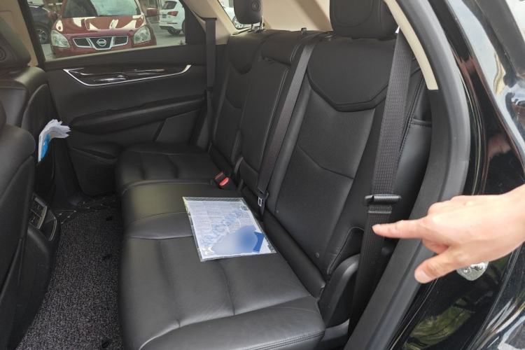 Used Cadillac XT5 2018 28T Four-Wheel Drive Luxury Model Left Rear Seat