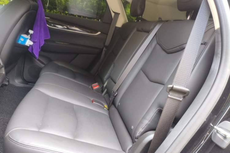 Used Cadillac XT5 2018 28T Four-Wheel Drive Luxury Model Left Rear Seat