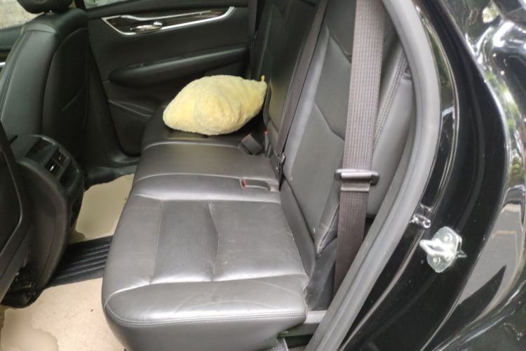 Used Cadillac XT5 2018 28T Four-Wheel Drive Luxury Model Left Rear Seat