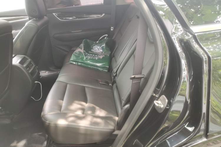 Used Cadillac XT5 2018 25T Luxury Model Left Rear Seat