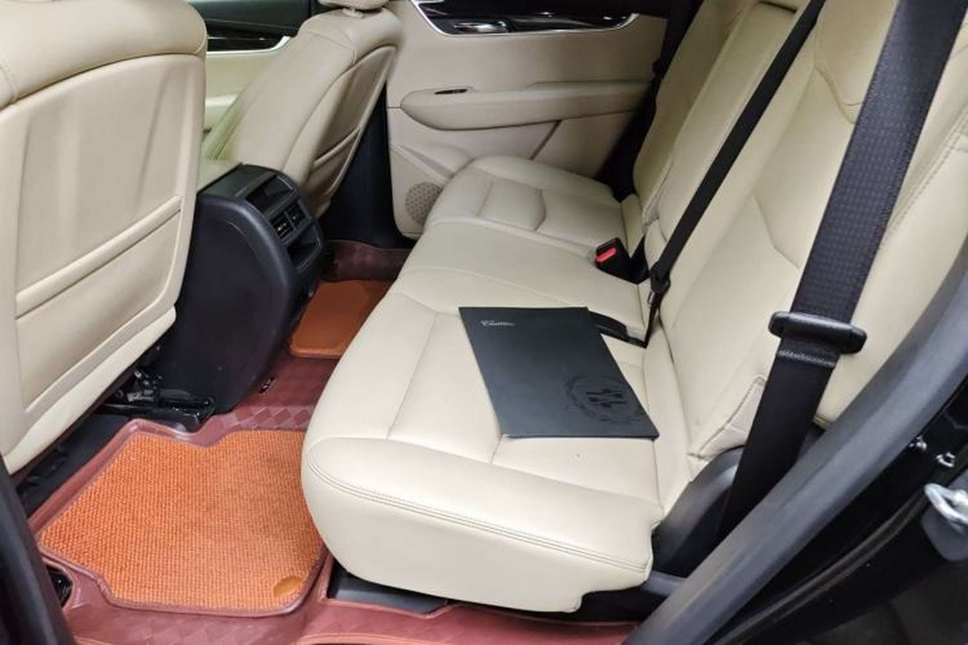 Used Cadillac XT5 2018 25T Tech Model Left Rear Seat