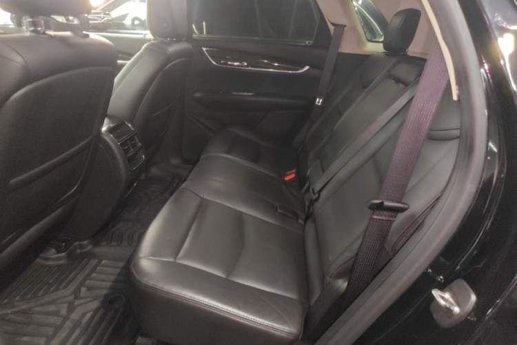 Used Cadillac XT5 2018 28T Four-Wheel Drive Luxury Model Left Rear Seat