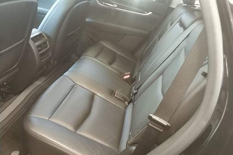 Used Cadillac XT5 2018 25T Luxury Model Left Rear Seat