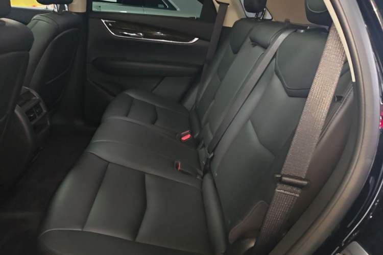 Used Cadillac XT5 2018 28T Four-Wheel Drive Luxury Model Left Rear Seat