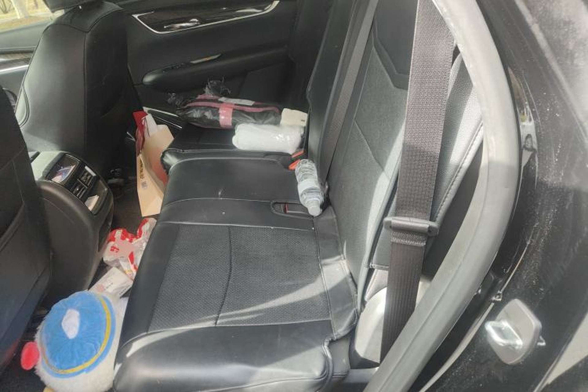 Used Cadillac XT5 2018 28T Four-Wheel Drive Luxury Model Left Rear Seat