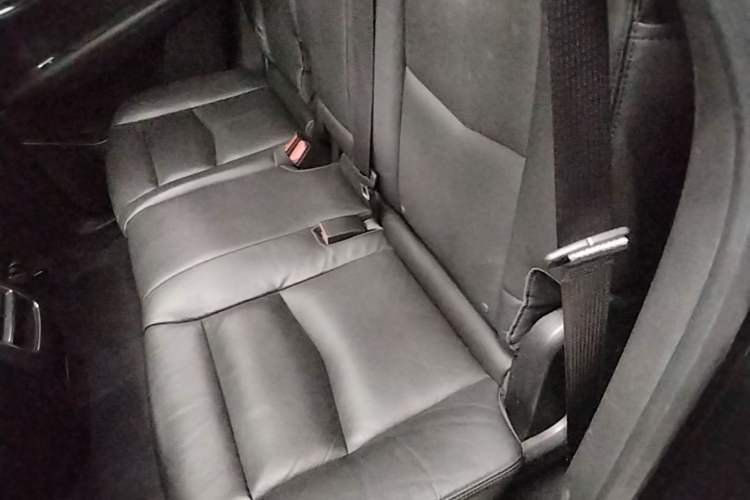 Used Cadillac XT5 2018 25T Luxury Model Left Rear Seat