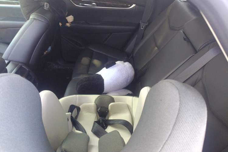 Used Cadillac XT5 2018 25T Luxury Model Left Rear Seat