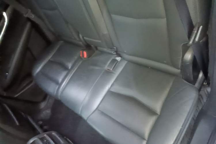Used Cadillac XT5 2018 28T Four-Wheel Drive Luxury Model Left Rear Seat