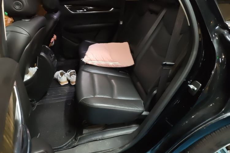 Used Cadillac XT5 2018 28T Four-Wheel Drive Luxury Model Left Rear Seat