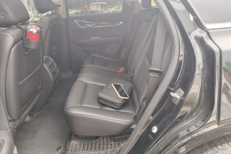 Used Cadillac XT5 2018 28T Four-Wheel Drive Luxury Model Left Rear Seat