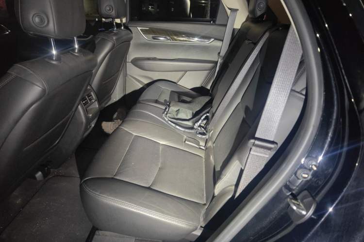 Used Cadillac XT5 2018 25T Luxury Model Left Rear Seat