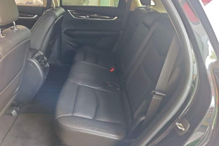 Used Cadillac XT5 2018 25T Luxury Model Left Rear Seat