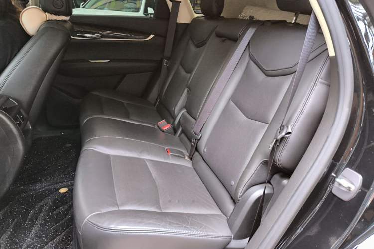 Used Cadillac XT5 2018 28T Four-Wheel Drive Luxury Model Left Rear Seat