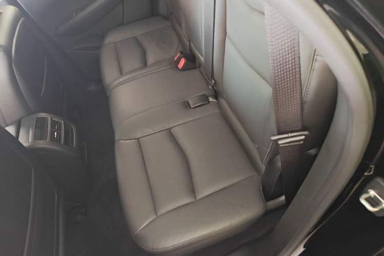 Used Cadillac XT5 2018 25T Luxury Model Left Rear Seat