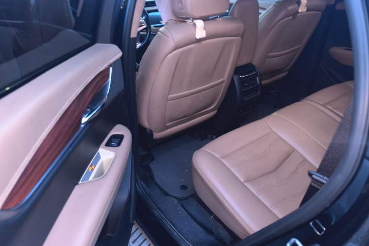 Used Cadillac XT5 2018 28E 4x4 Platinum Edition Left Rear Seat