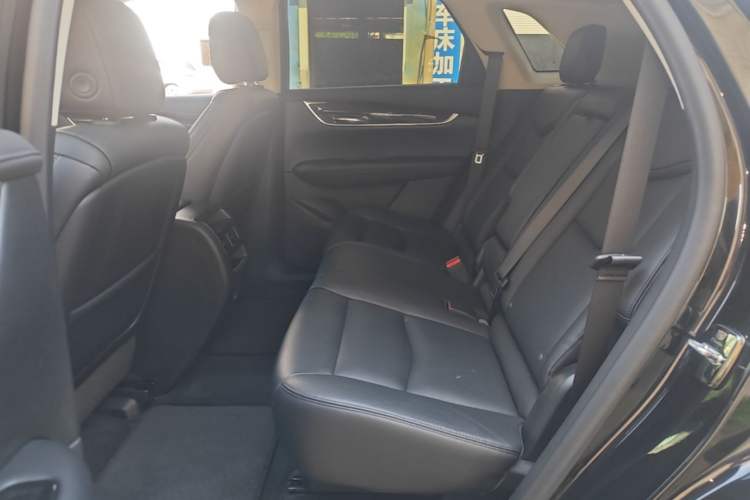 Used Cadillac XT5 2018 28T Four-Wheel Drive Luxury Model Left Rear Seat