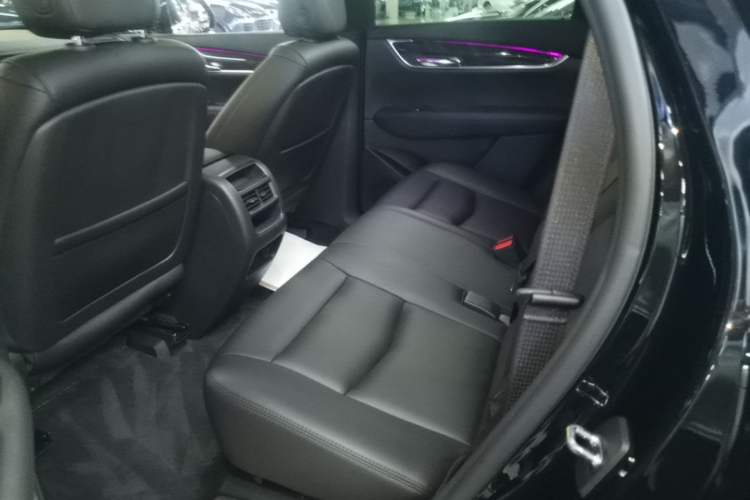 Used Cadillac XT5 2018 28E Four-Wheel Drive Tech Version Left Rear Seat