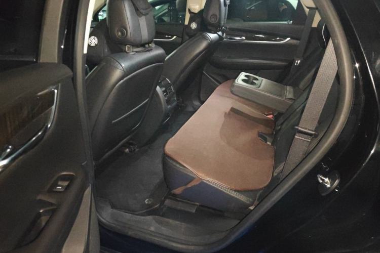 Used Cadillac XT5 2018 28T Four-Wheel Drive Luxury Model Left Rear Seat
