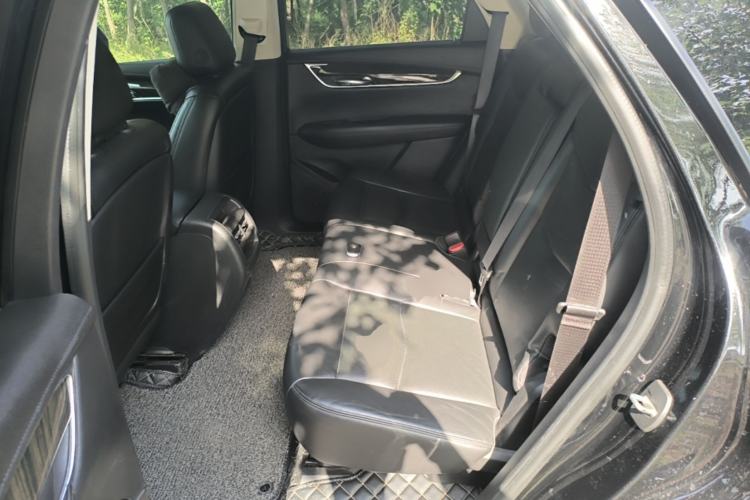 Used Cadillac XT5 2018 28T Four-Wheel Drive Luxury Model Left Rear Seat