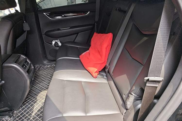 Used Cadillac XT5 2018 28E Four-Wheel Drive Tech Version Left Rear Seat