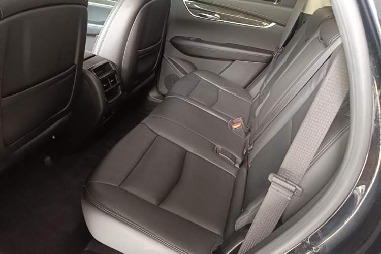 Used Cadillac XT5 2018 28T Four-Wheel Drive Luxury Model Left Rear Seat