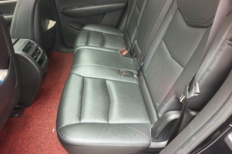 Used Cadillac XT5 2018 28T Four-Wheel Drive Luxury Model Left Rear Seat