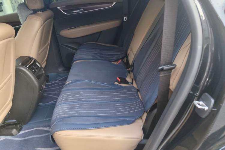 Used Cadillac XT5 2018 28E 4x4 Platinum Edition Left Rear Seat
