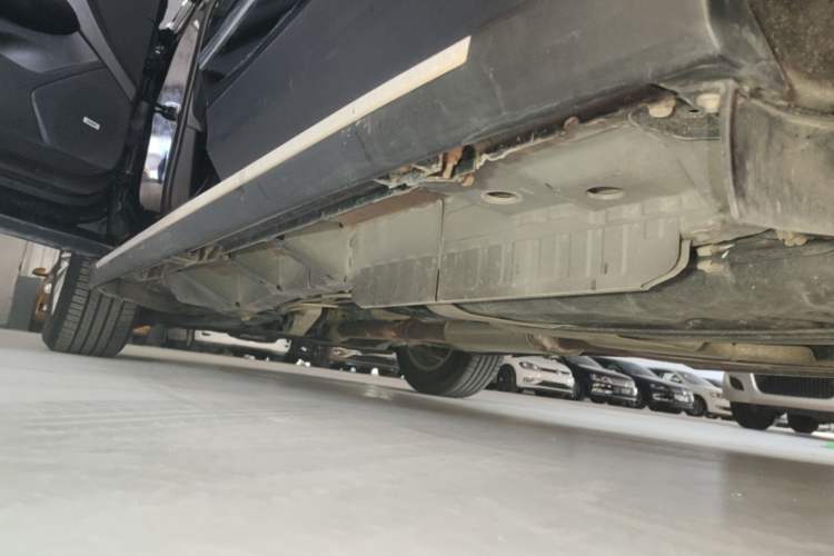 Used Cadillac XT5 2018 25T Luxury Model Left Side Sill