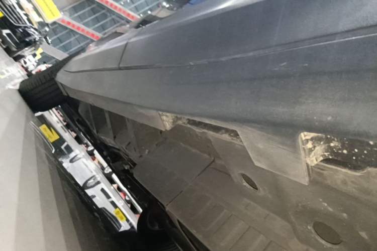 Used Cadillac XT5 2018 28E Four-Wheel Drive Tech Version Left Side Sill