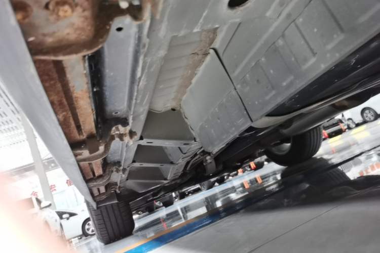Used Cadillac XT5 2018 28E Four-Wheel Drive Tech Version Left Side Sill