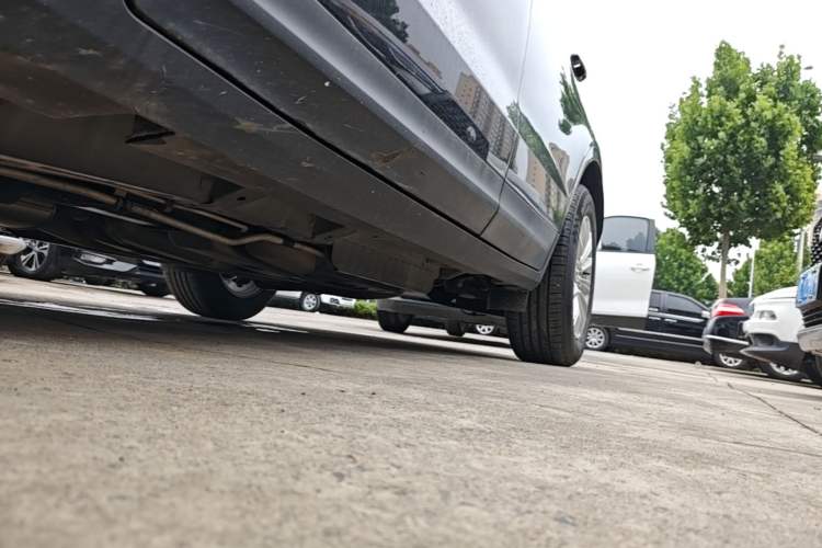 Used Cadillac XT5 2018 28E Four-Wheel Drive Tech Version Left Side Sill