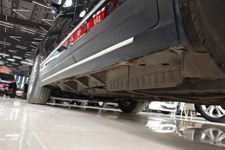 Used Cadillac XT5 2018 25T Luxury Model Left Side Sill