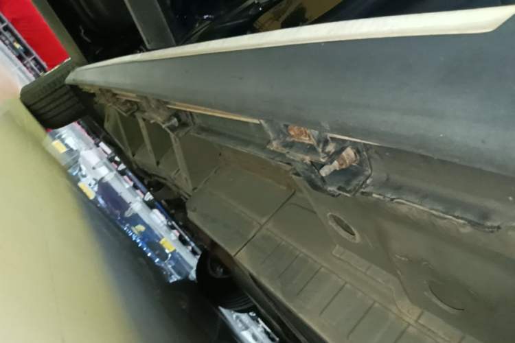 Used Cadillac XT5 2018 25T Luxury Model Left Side Sill