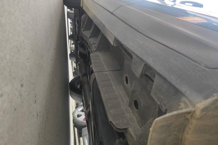 Used Cadillac XT5 2018 25T Tech Model Left Side Sill