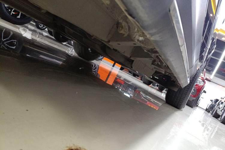 Used Cadillac XT5 2018 25T Luxury Model Left Side Sill