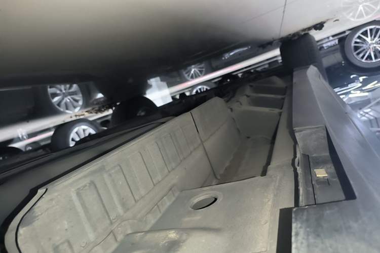 Used Cadillac XT5 2018 25T Luxury Model Left Side Sill