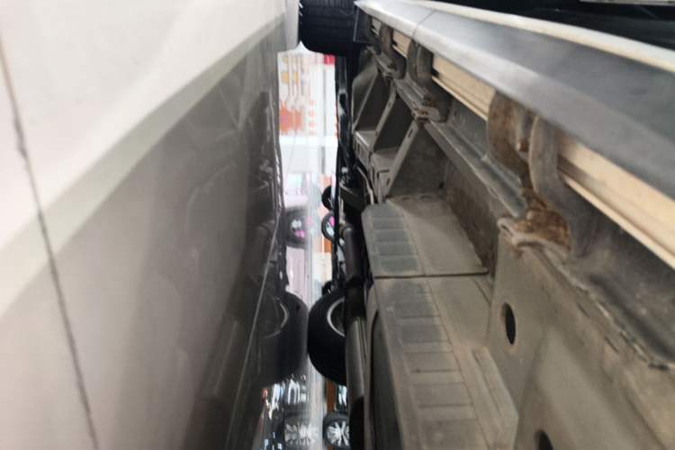 Used Cadillac XT5 2018 25T Luxury Model Left Side Sill