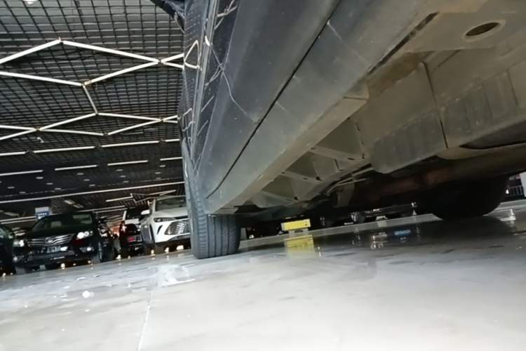 Used Cadillac XT5 2018 25T Luxury Model Left Side Sill