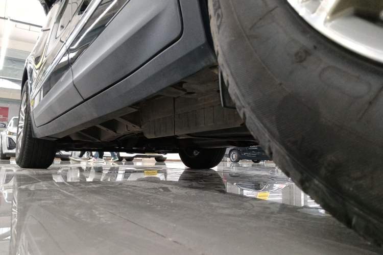 Used Cadillac XT5 2018 25T Luxury Model Left Side Sill